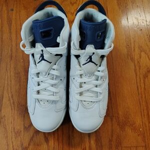 Jordan 6 Midnight Navy Size 7 Men's/8.5 Women's
